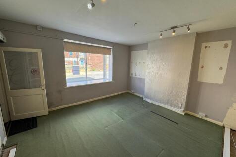 Retail Property (high street) to rent Image 4