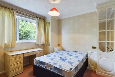 CAM01909G0-PR0217-STILL006