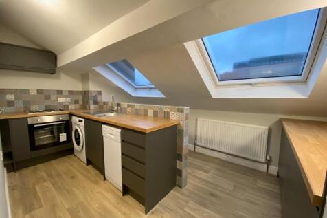 Studio flat on 282 Glossop Road, Sheffield, £825/mo