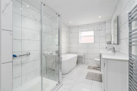 Apt 1 Fairway Lawns Solihull_5.jpg