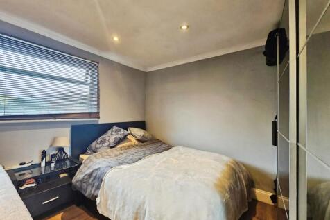 Coppermill Road, Wraysbury, Staines-upon-Thames, Berkshire, TW19 photo 4