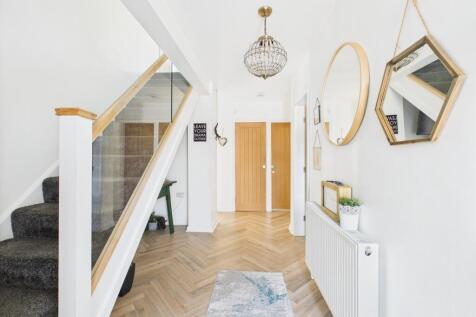 CAM03729G0-PR0042-STILL007