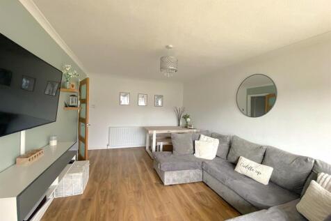 10 Belmaine Ct - Lounge2.jpg