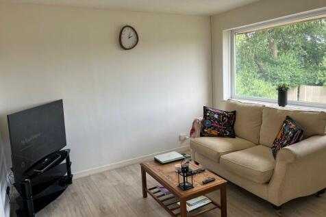 Norwich Drive, Upton photo 3
