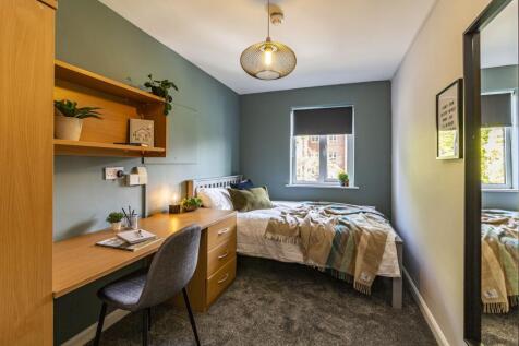 6-bed terraced on Russell Street, Nottingham, NG7, £4,198/mo
