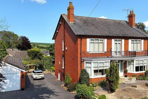 front lh side garage.jpg