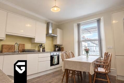 5-bed flat on Regent Street, BS8 (A), £5,092/mo