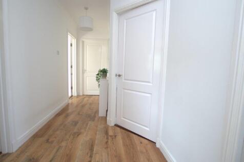 11 Kincaid Court Greenock (38).hall.jpg