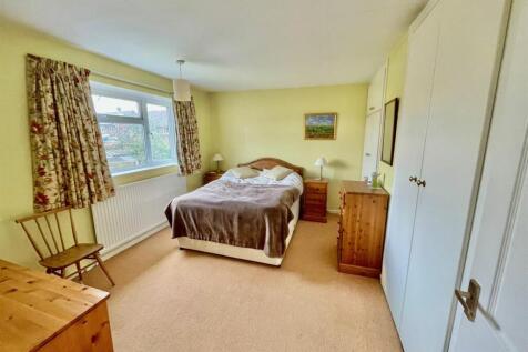 15 Bulls Lane Bed 2.jpg