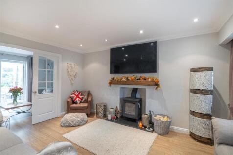 5 Abbots Mere Close-20.jpg