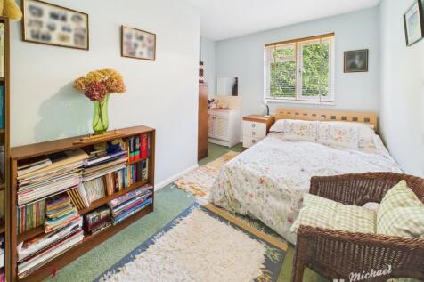 CAM02773G0-PR0304-STILL028