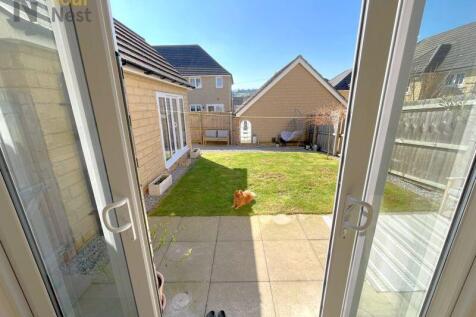 Bletchley Road, Horsforth, Leeds, LS18 4FG photo 4