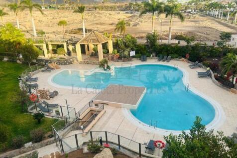 Oasis pool