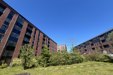 2-bed flat on Princeton Place, Liverpool, Merseyside, L8, £1,050/mo