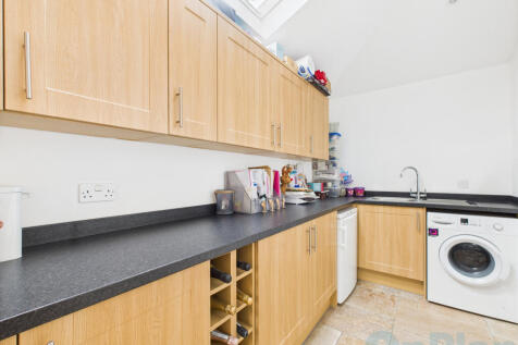 CAM04024G0-PR0032-STILL025