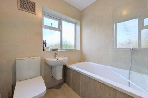 To Let - Churchill Avenue, Marshside, PR9 - Two Bed First Floor Apt photo 3