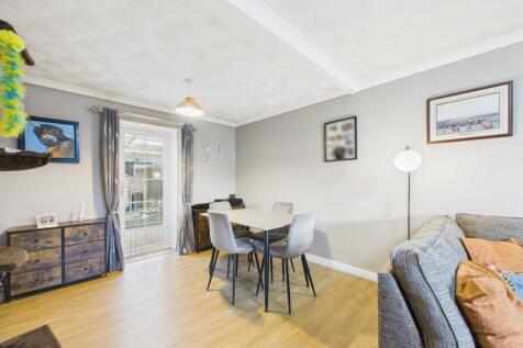 CAM03481G0-PR0122-STILL019