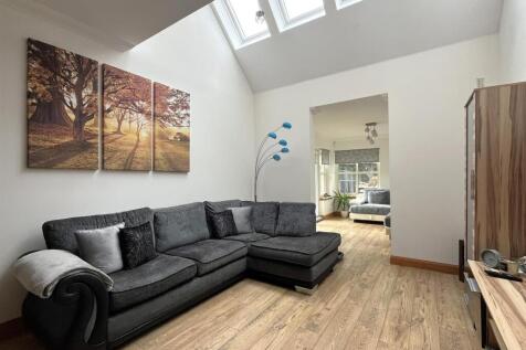 DINING/RECEPTION ROOM