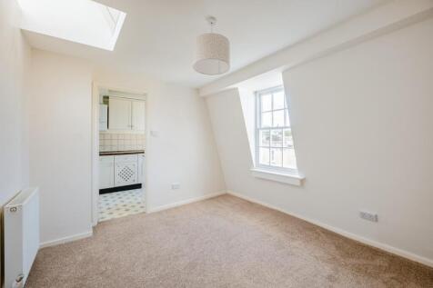 Top Floor Flat 13 Lambridge Place BA1 6RU-7.jpg
