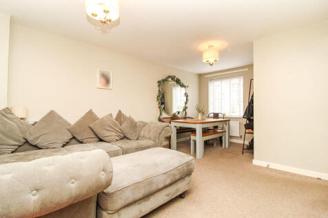 Living Room/Dining