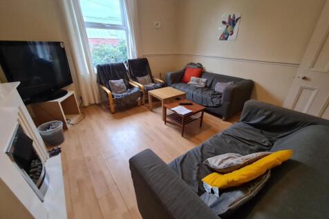 Bright, well-kept living room with wooden floor...