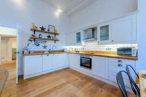 03-8483434-Interior3-800.jpg