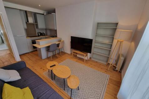 Flat 8, Birkland House, Portland Street, Leamington Spa, photo 2