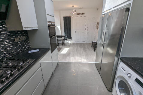 Palmer Park Avenue, Reading, Berkshire, RG6 photo 4