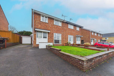 Spacious three bedroom residence in a highly desi