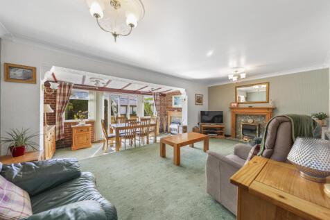 Living Room T202505011526.jpg