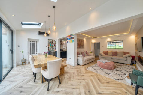1470849-12-6a27de...