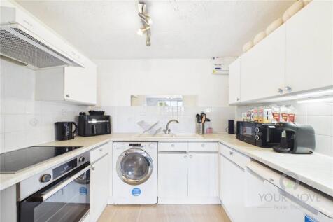 Hirondelle Close, Duston, Northampton, NN5 photo 4