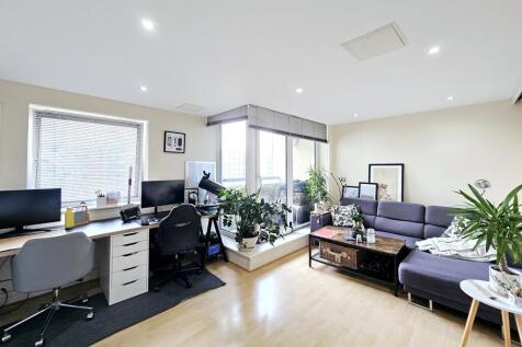 Wards Wharf Approach, E16 photo 4