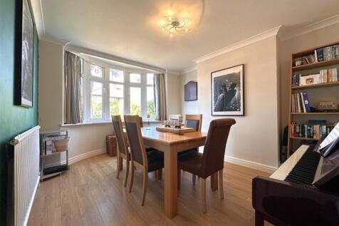 Bow-Fronted Dining Room 566