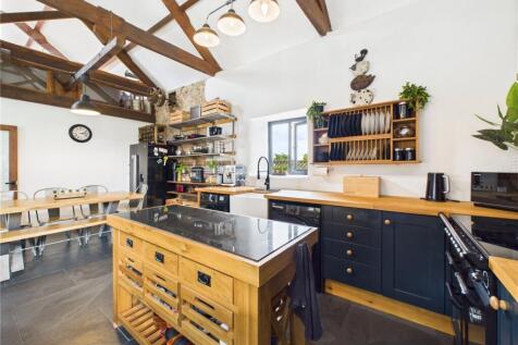 Kitchen &amp; Living