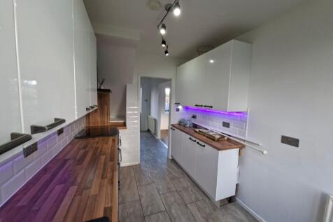 Westbourne Crescent, Pontefract, West Yorkshire, WF8 photo 3
