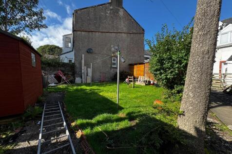 OUTSIDE SPACE / GARDENS