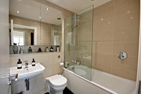 Flat 2 6 Holford Way - Family bathroom
