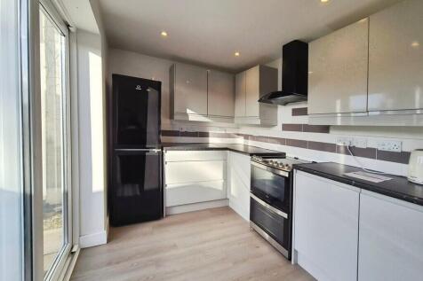 Eliotts Drive, Yeovil photo 2