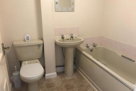 Flat 2 bathroom
