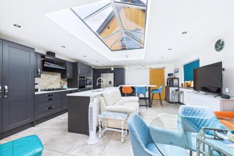 Open Plan Kitchen/Living/Dining Room