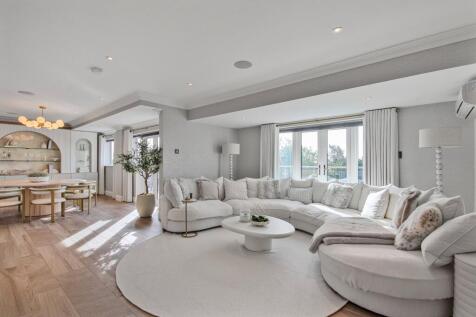 Sitting / Dining Rm