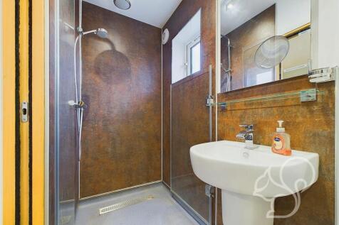 ANNEXE GF BEDROOM ENSUITE