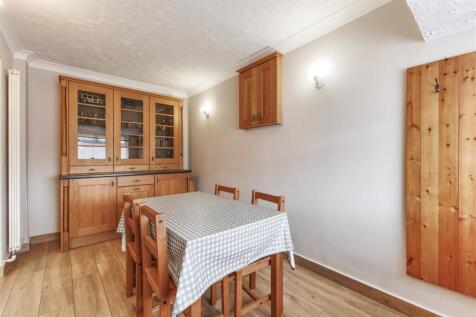 Chestnut Close, Hampton photo 4