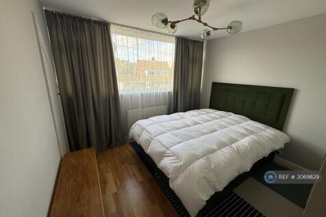 Ringwood Way, London, TW12 photo 4