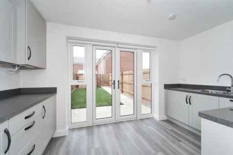 2 bedroom Terraced House in Mindaro Way, Rugby photo 3