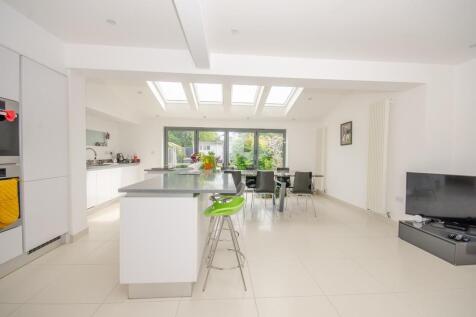 Kitchen-family main pic.jpg