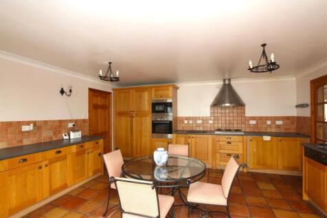 Kitchen - c.JPG