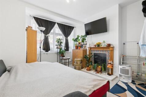 42 Dinton Road, Colliers Wood, SW19 reception.jpg