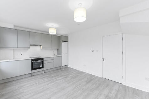 First Avenue, EN1 1BN photo 3